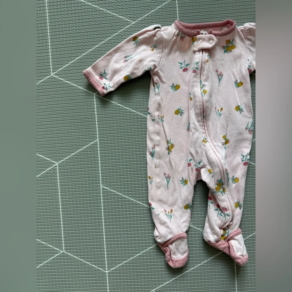 Carter's|Baby girl long sleeve footies,light Pink ditsy Florals One Piece,0-3M•